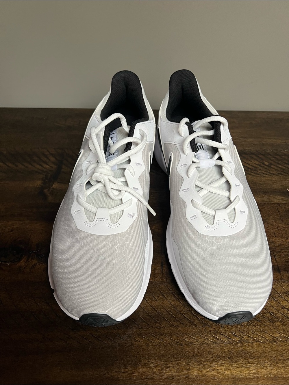 Men's Nike Legend Essential 2 Pure Platinum Athletic Sneakers New! Size 11.5